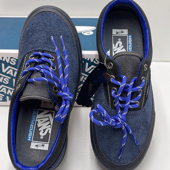 Vans Women’s Era VIt Lx
Hiker Dress Blues
VN0A4BNHLKZ
Sneakers - Picture 12 of 16